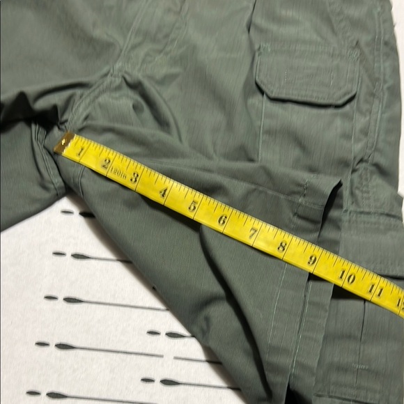 Men's Propper Hiking Green Cargo Shorts. Size 30 - Picture 8 of 9